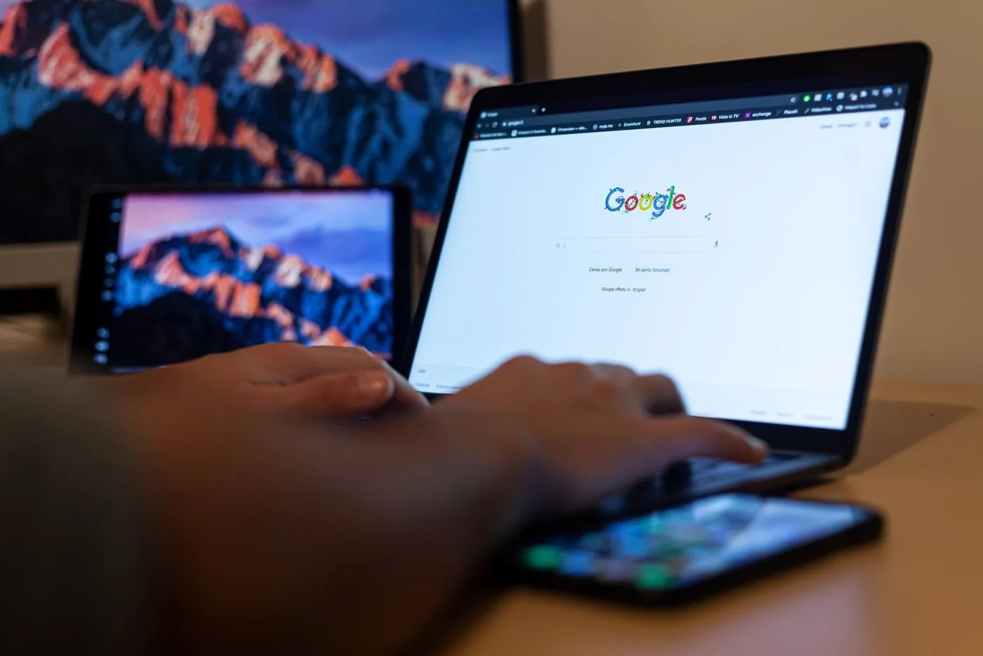 Référencement naturel : une recherche Google sur ordinateur